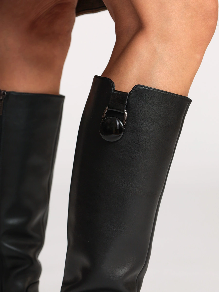 Сапоги кожаные на каблуке